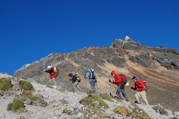 Au Pays de Montagnes et Volcans Enneigés